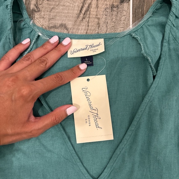 Universal Threads army green tiered short sleeve dress with v-neck - Picture 2 of 5